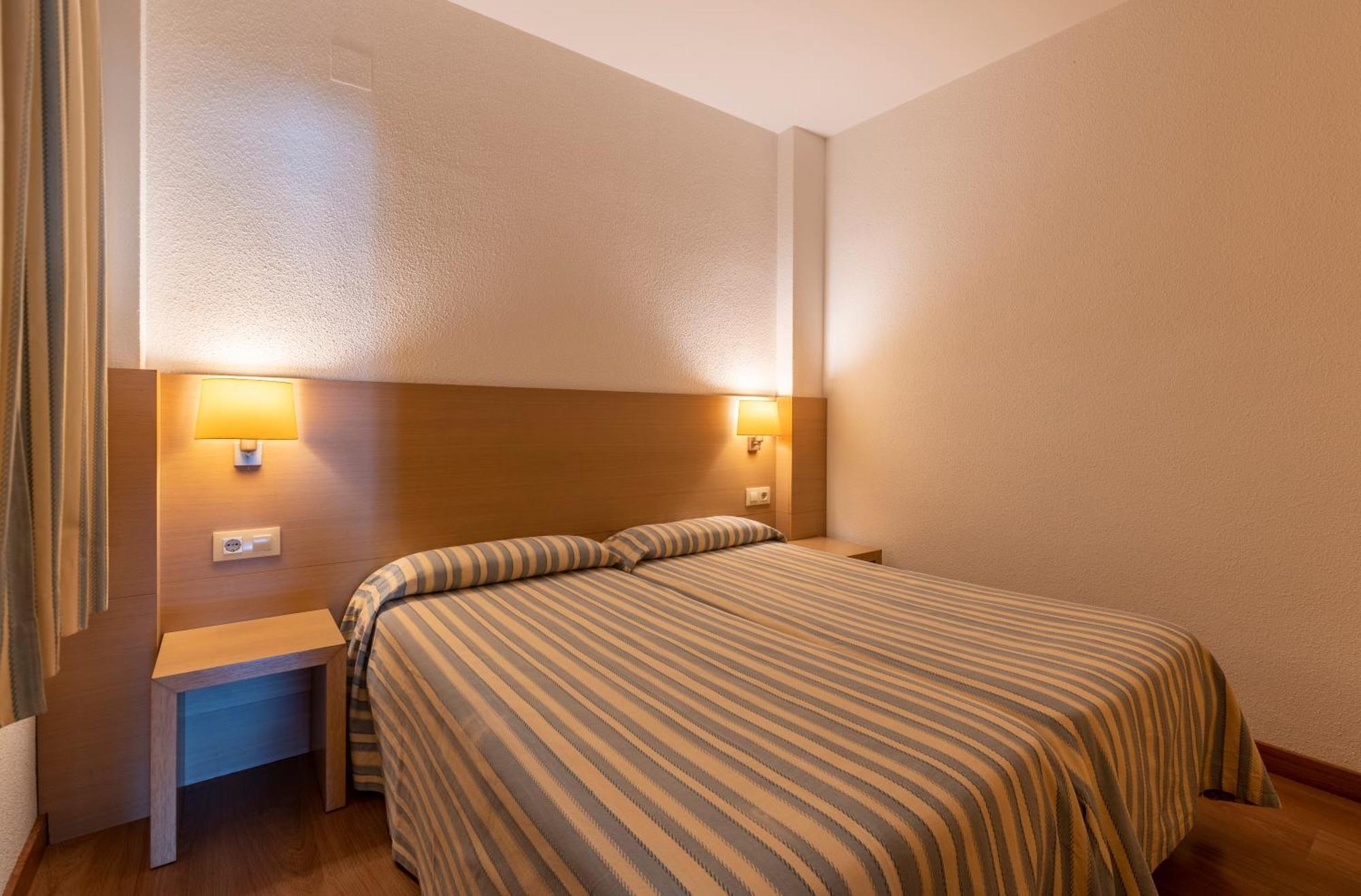 Almirall Apartaments Lloret de Mar Luaran gambar